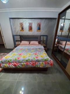 Spacious 3 bedroom apartment - FAMILIES ONLY - 2