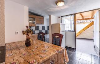 Awesome Apartment In Liznjan With Wifi - 1