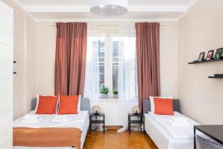 Spacious Apartment Around The Food Market - 5' to the Market Square - by Upstairs - Krakow - 4