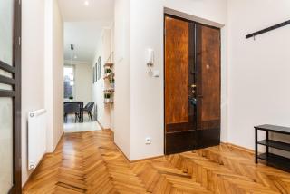Spacious Apartment Around The Food Market - 5' to the Market Square - by Upstairs - Krakow - 5