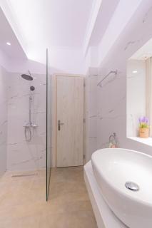 Floras Apartment - At the Center of It All - Zakynthos - 8