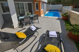 Apartment Funtastic with Private Pool - Novalja - 9