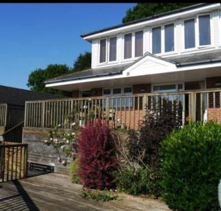 Fantastic spacious house with beautiful panoramic views of the bay Only a few minutes walk from beach harbour and restaurants This house has 3 bedrooms 3 bathrooms and 2 lovely sitting rooms - 7