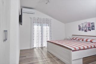 Apartments & Rooms Seaside - 4