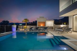 Luxury Villa Spotlight with Pool - Kaštela - 3