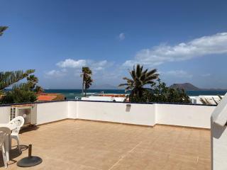 Beach house with the heated pool next to Rocky Point - Corralejo - 2