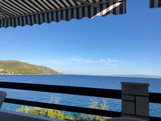 First row to the sea - 3