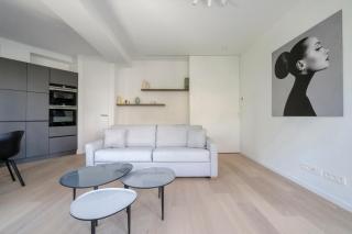 Nice 1 bedroom with balcony Avenue Louise - Brussel - 2