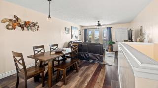 Pet friendly townhome with Gulf Views and Hot tub RIGHT across from beach and Schooners - Panama City Beach - 9