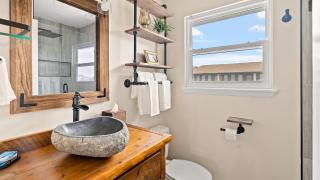 Pet friendly townhome with Gulf Views and Hot tub RIGHT across from beach and Schooners - Panama City Beach - 8