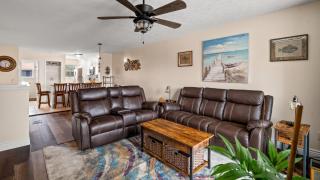Pet friendly townhome with Gulf Views and Hot tub RIGHT across from beach and Schooners - Panama City Beach - 1