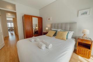 Downtown Design Apartment With Balcony by Vacationy - Porto - 5