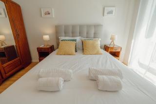 Downtown Design Apartment With Balcony by Vacationy - Porto - 6