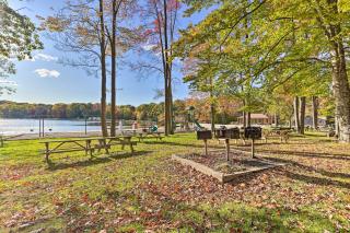 Pocono Lake Home with Fire Pit Walk to Ski Hill! - Pocono Lake - 8
