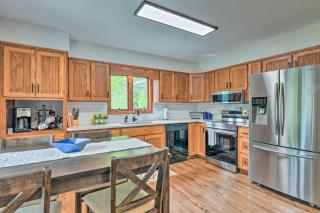 Pet-Friendly Waynesville Home with Mountain Views! - Waynesville - 2