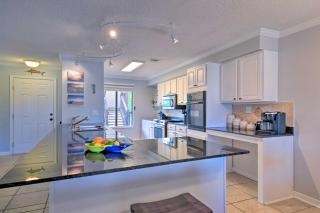 Coastal Condo with 2 Pools and Mobile Bay Views! - 4