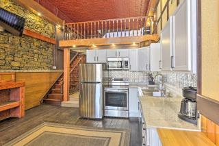 Walk to River Unique Studio in Renovated Bar! - 9