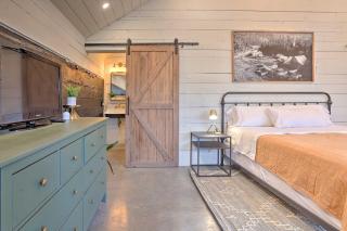Rustic Rapid City Farmhouse with Mountain Views - 6