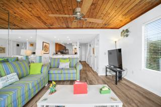 Seaward Townhome Rentals by Panhandle Getaways - Panama City Beach - 2
