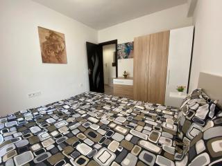 Brand New Cozy 1BR flat with AC & FREE street Parking - 4