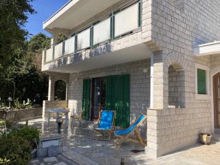Lavender and Salt Holiday Home - Banjol - 0