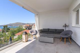 House with a sea view with private parking - Okrug Gornji - Trogir - 2