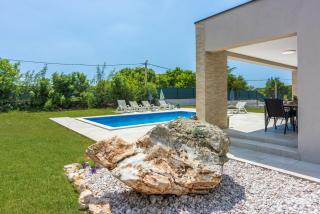 Villa Deluxe - Trget - 2