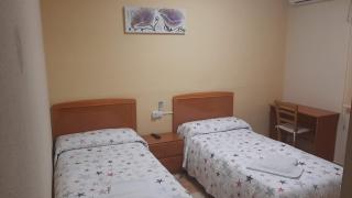 Hostal Los Amigos - La Roda - 2