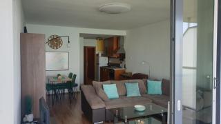 Golden Brown Apartment - 6