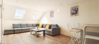 Top Floor Flat 5 Northwood - 7