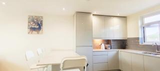 Top Floor Flat 5 Northwood - 4