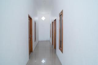RedDoorz near RS Mitra Keluarga Waru - Waru - 1