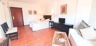 Skol 329 – Spacious Beachfront Studio with Sea Views - Marbella - 4