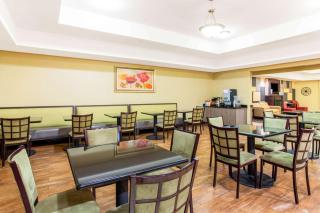 La Quinta by Wyndham Ennis - Ennis - 2