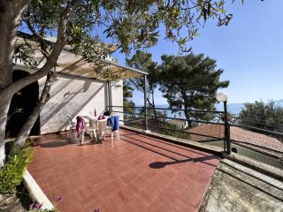 Testa di Monaco - Basic Beach Accommodations - 1