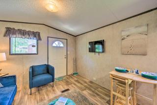 Lake Fork Getaway Tiny Home in Alba with BBQ! - 4