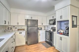 1 Mi to Main St Brenham Retreat with Game Room - 3