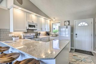 Lakefront Bellevue Home Private Beach and Fire Pit! - 9