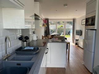 Polzeath beach and shops just steps away ! - Polzeath - 7