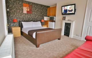 Central Hotel Cheltenham by Roomsbooked - 1