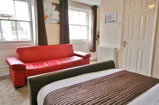 Central Hotel Cheltenham by Roomsbooked - 5