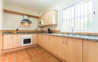 2 Bedroom Nice Apartment In Alcaucín - Alcaucín - 4
