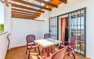 2 Bedroom Nice Apartment In Alcaucín - Alcaucín - 2