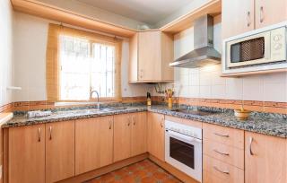 Cozy Apartment In Alcaucín With Wifi - Alcaucín - 3