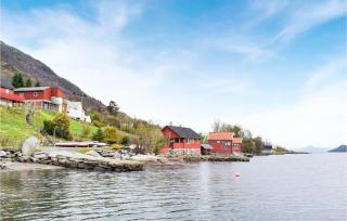 3 Bedroom Cozy Home In Ølensvåg - 2