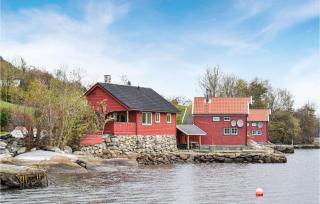 3 Bedroom Cozy Home In Ølensvåg - 1
