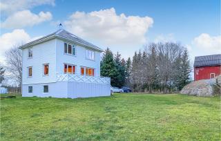 Cozy Home In Harøy With House Sea View - Steinshamn - 3