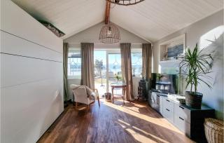 Amazing Home In Vänersnäs With Wifi - 6