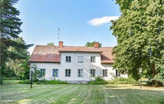 9 Bedroom Beautiful Home In Klockrike - 1