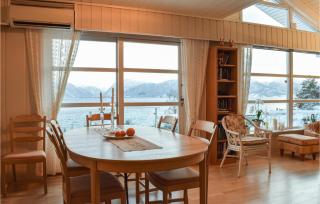 5 Bedroom Beach Front Home In Lavik - Lavik - 6